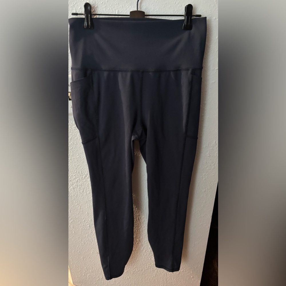 Navy High-Waist Athletic Leggings with Side Pockets